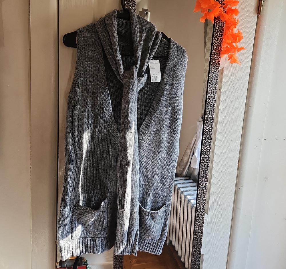 FGray Knit Sleeveless Cardigan With Attached Scraf